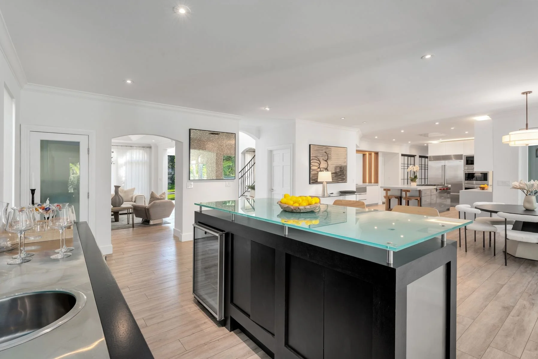 Wet bar cabinetry (full storage)