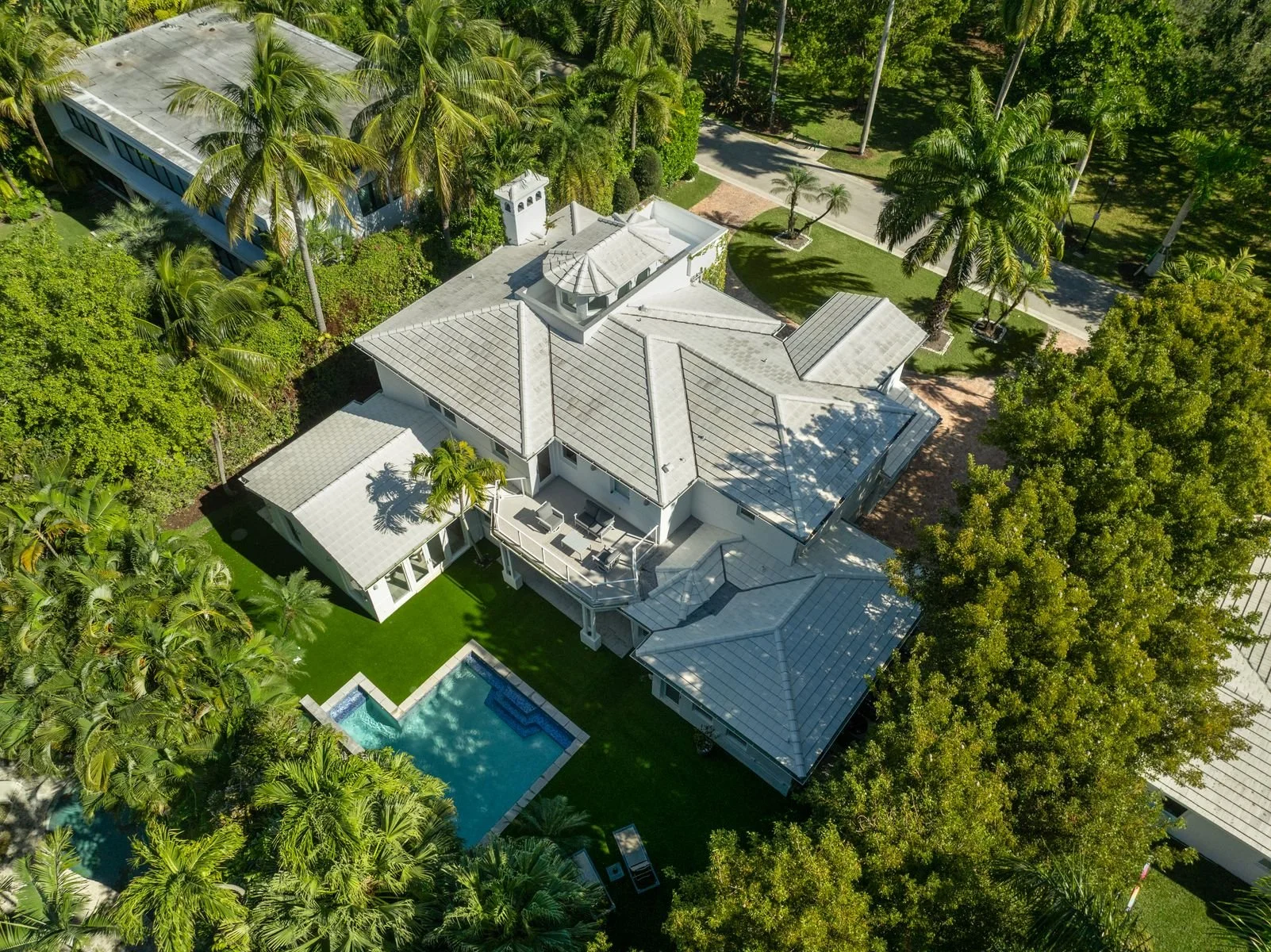 2516 Sunset Dr_1oakstudiosdrone_06.jpg