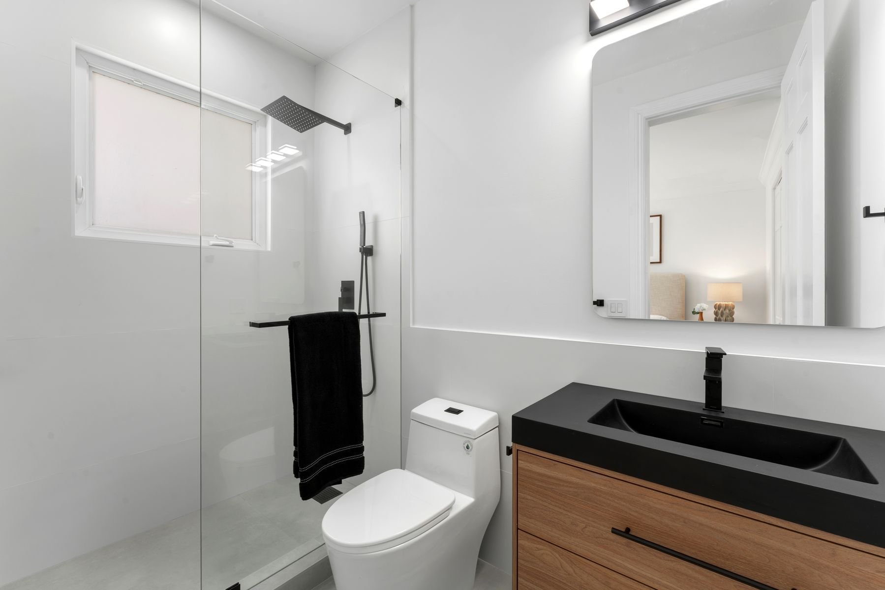 Ensuite full bath for Bedroom (4)