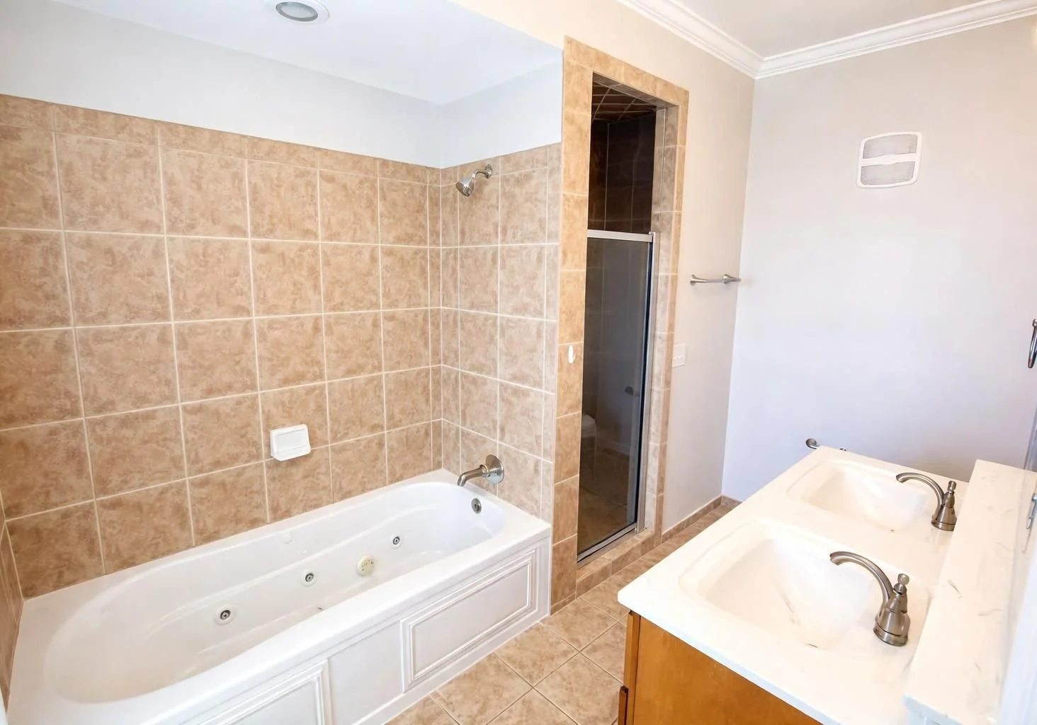 main bathroom.jpg