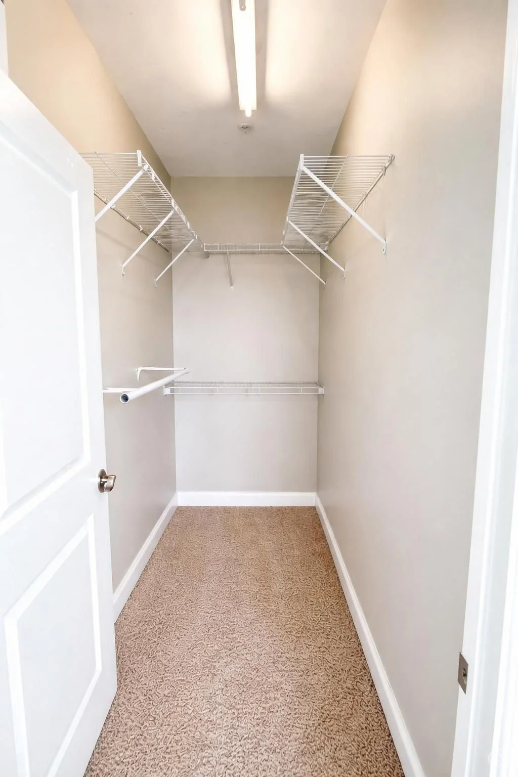 walk in closet.jpg