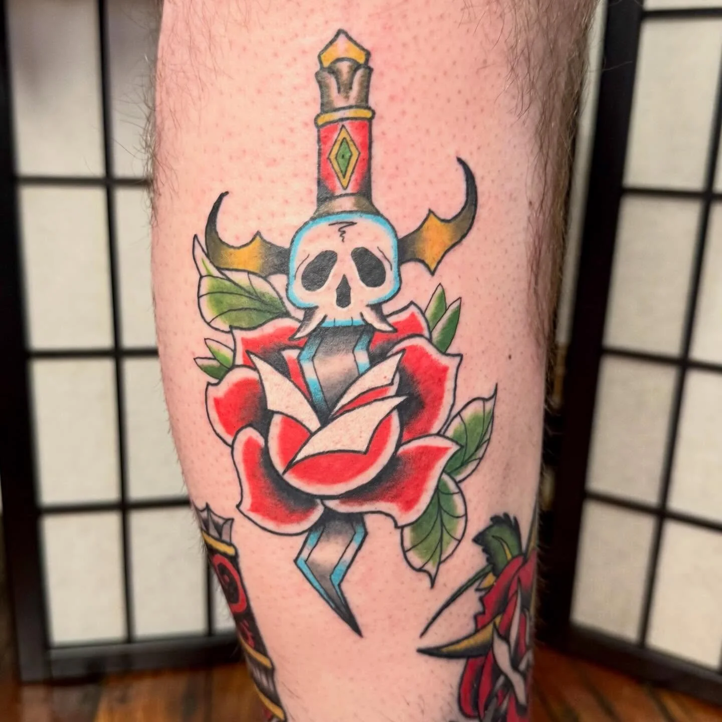 Starting off May with a bang! Or a stab&hellip; Yea that one! 
Cheers y&rsquo;all! Thanks for lookin
#roseanddagger #rosetattoo #daggertattoo #mntattooartist #minneapolistattooartist
