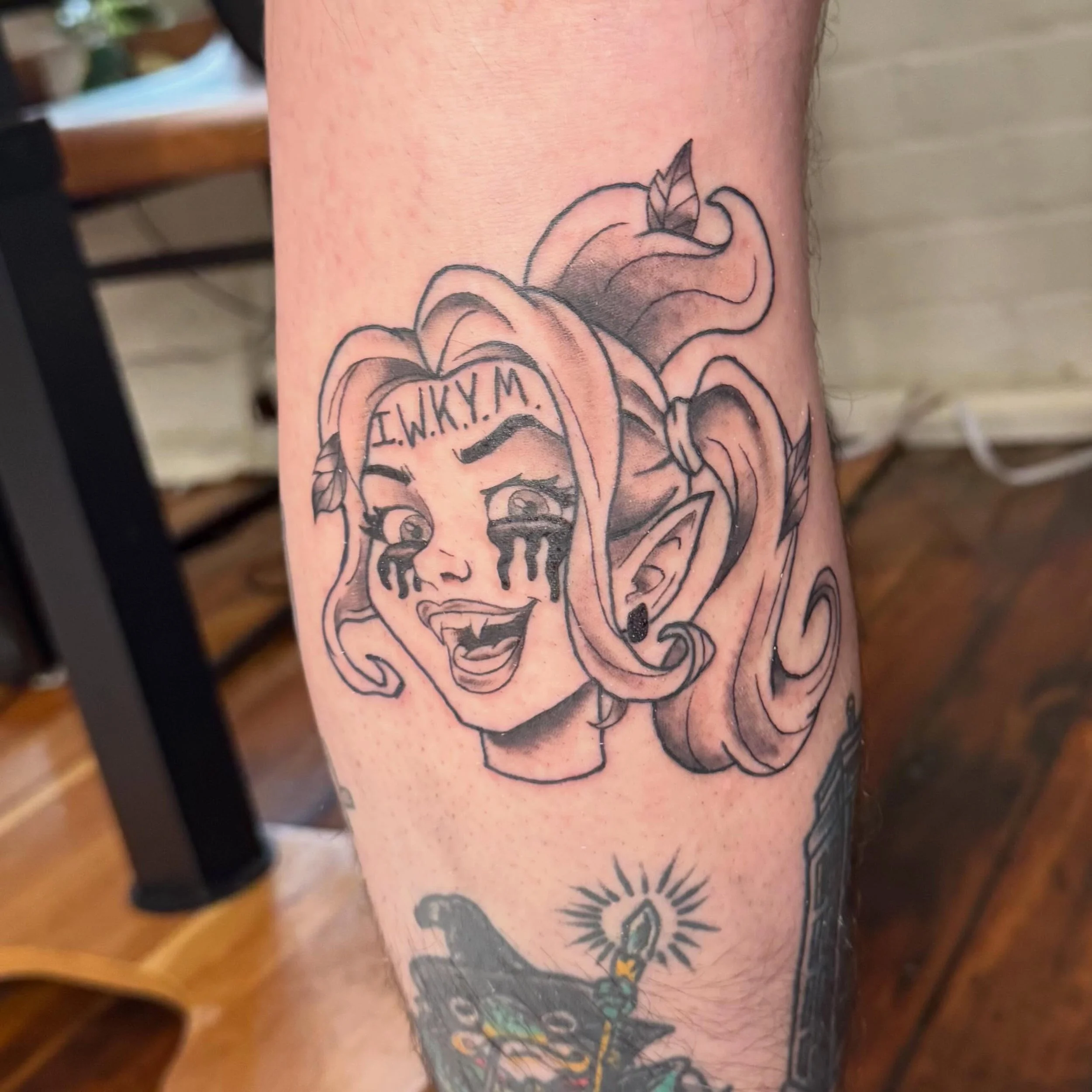 Another Dubgeon Crawler Carl tat! Fantastic book series for real, everyone should read this! Welcome to the tat world Samantha 🤟🏻
#dungeoncrawlercarl #booktattoo #mntattooartist #minneapolistattooartist #dcc