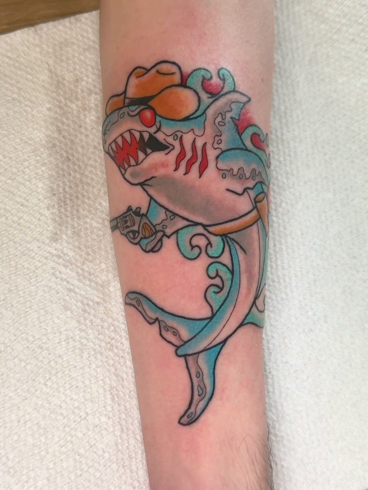 There ain&rsquo;t enough room in this ocean fer the both of us sharks
#sharktattoo #cowboytattoo #mntattooartist #minneapolistattooartist