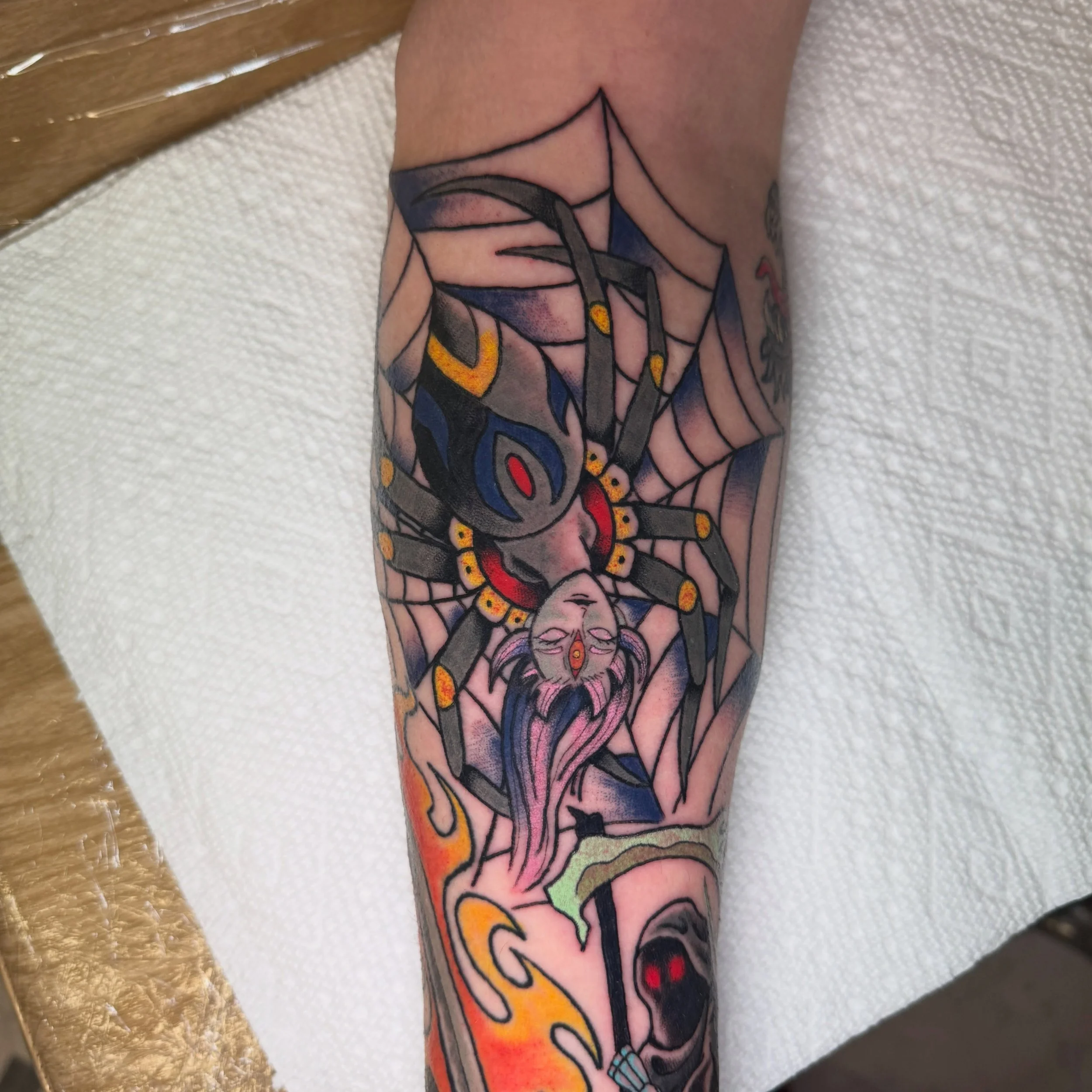 Shi Maria from Dungeon Crawler Carl and a lil gap filler reaper! 
This one was sick super fun day yesterday thanks Nick!
#dungeoncrawlercarltattoo #shimaria #booktattoo #mntattooartist #minneapolistattooartist