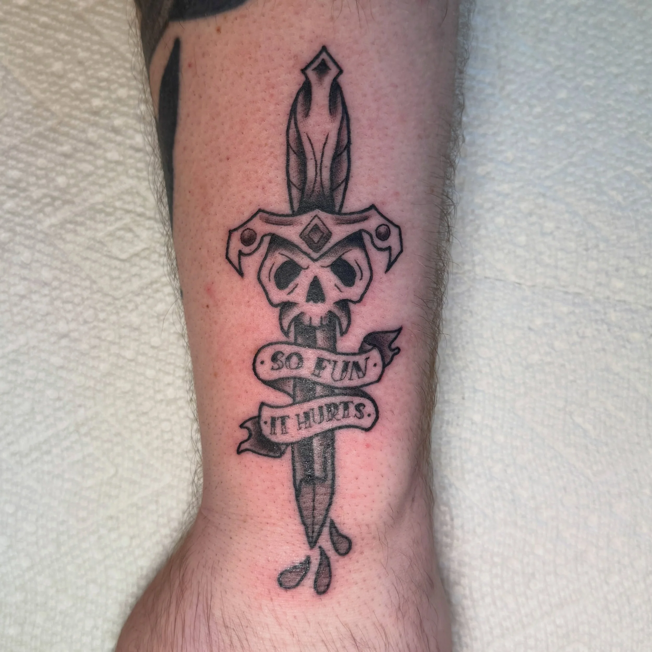 New Achievement! Another has entered the Desperado Club. Reward? You just got a cool tattoo your mom hates. That&rsquo;s reward enough!
#dungeoncrawlercarl #booktattoo #desperadoclubtattoo #mntattooartist #minneapolistattooartist