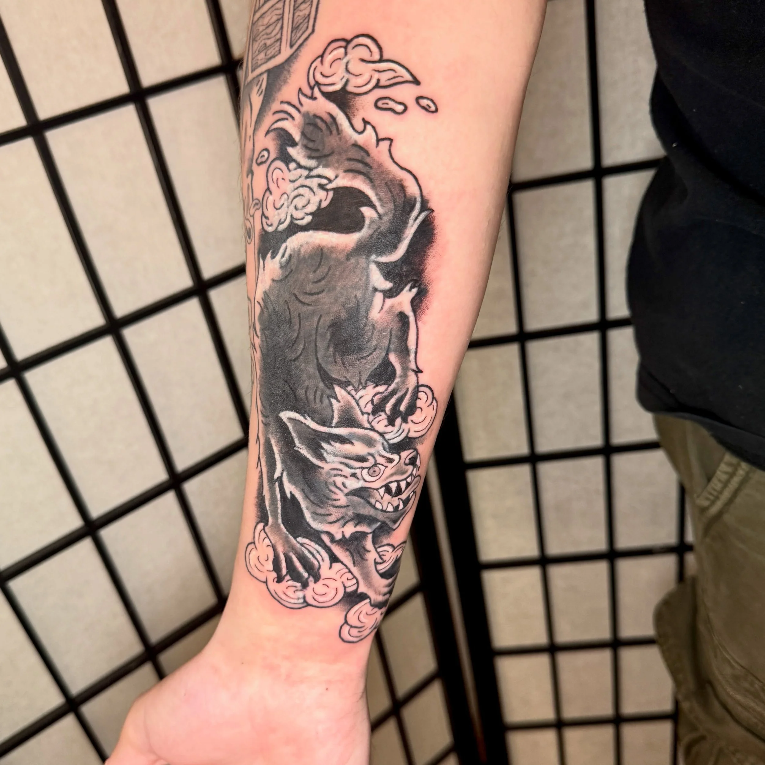 Did a coverup today! Put a wolf on a wolf!
#coveruptattoo #wolftattoo #mntattooartist #minneapolistattooartist #blackandgreytattoo