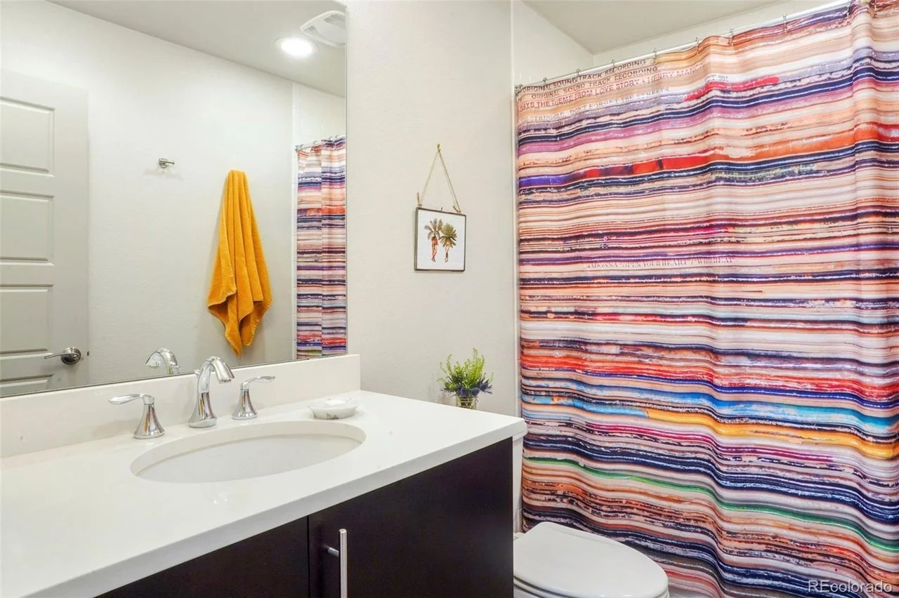 upstairs bath.jpg