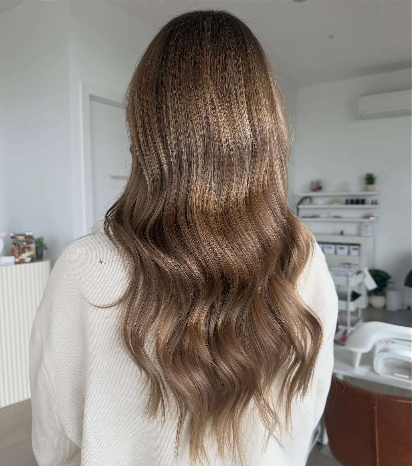 Would you believe me if I told you this was extensions? ✨
A mix of Micro-Weft &amp; Nano Tip Extensions with a custom colour to blend perfectly with our natural colour 🩷