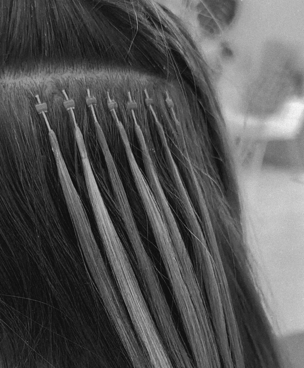 Nano Extension Placement! 
Use nanos alone to fill out finer areas or as a hybrid method with weft for easy blending and seamless when you tie your hair back 🤩