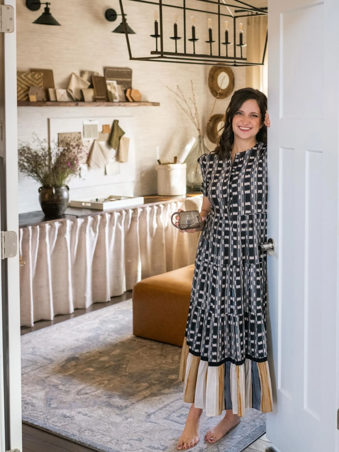 Huge thank you to @chelsealane__ for capturing the warmth, coziness and magic of my studio ✨
.
.
.
.
#interiordesign #studio #design #interiors #asheville
@brushesandbraids