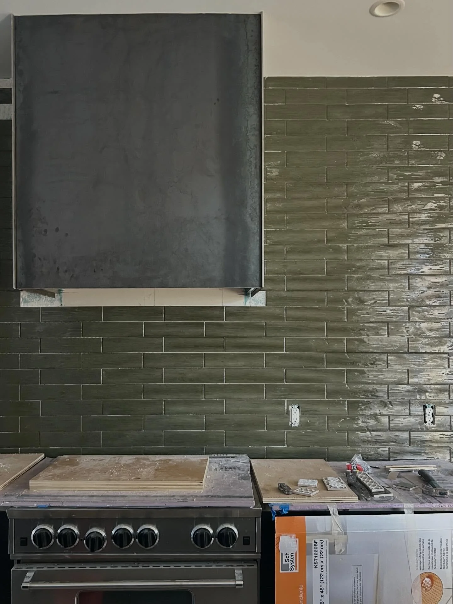 ✨Progress shots ✨ of our North Asheville project! Fun elements coming together and excited for wallpaper installation today!

#interiordesign #home #design #renovation #asheville #interiors