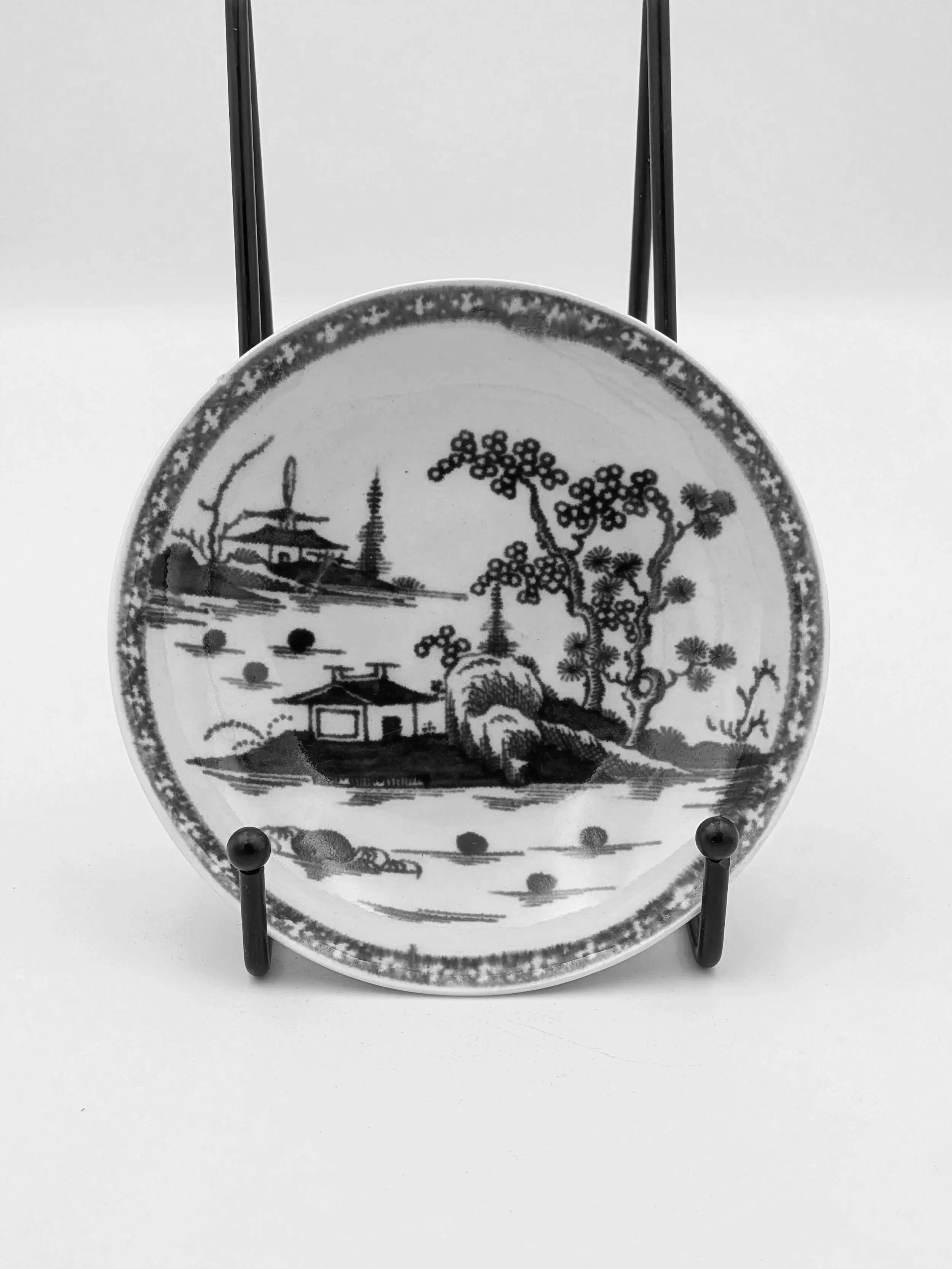 SOLD - First Period Worcester Saucer, 'Cannon Ball' (c. 1765)