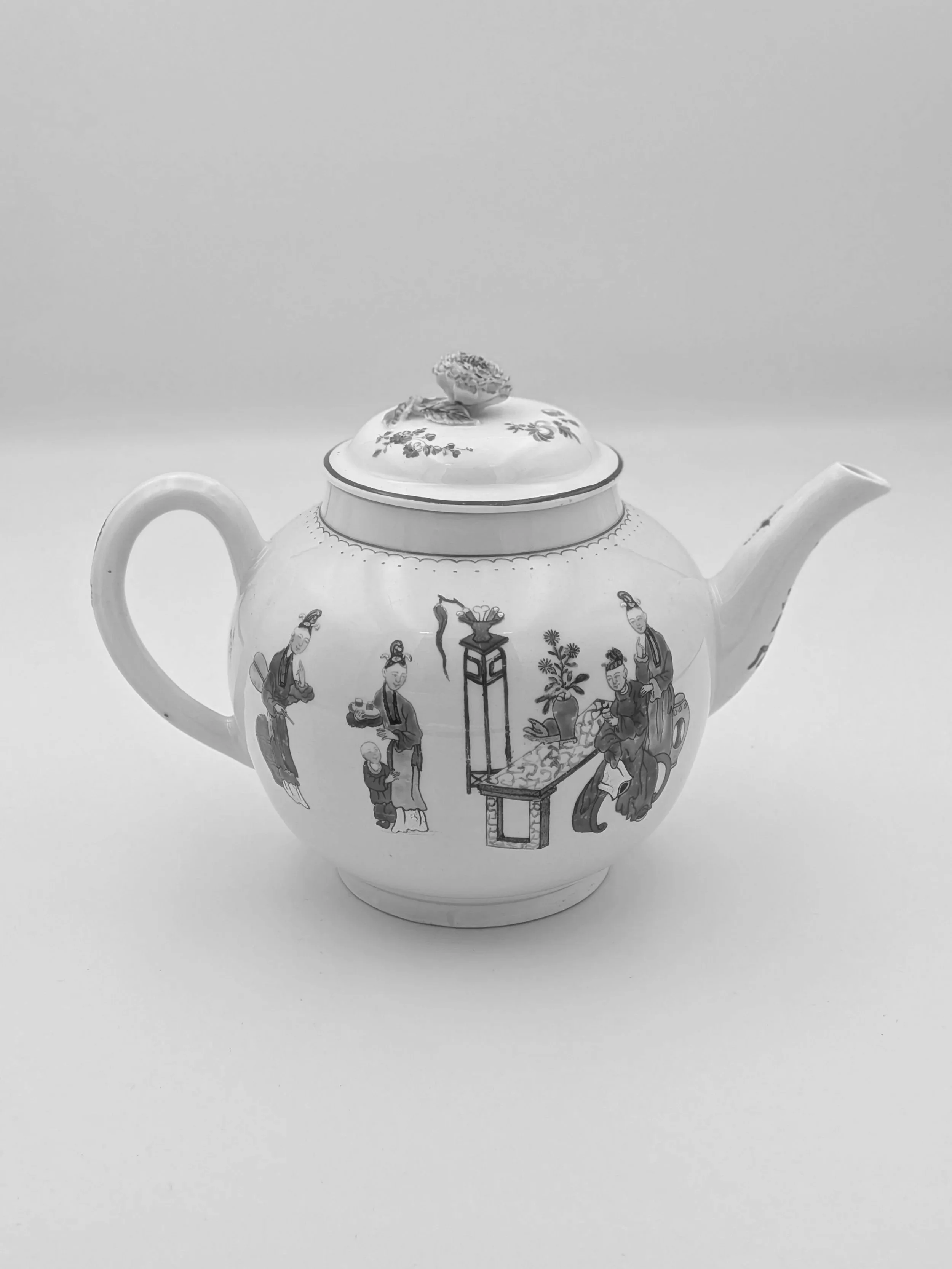 SOLD - First Period Worcester Teapot, 'Chinese Family' (c. 1770)