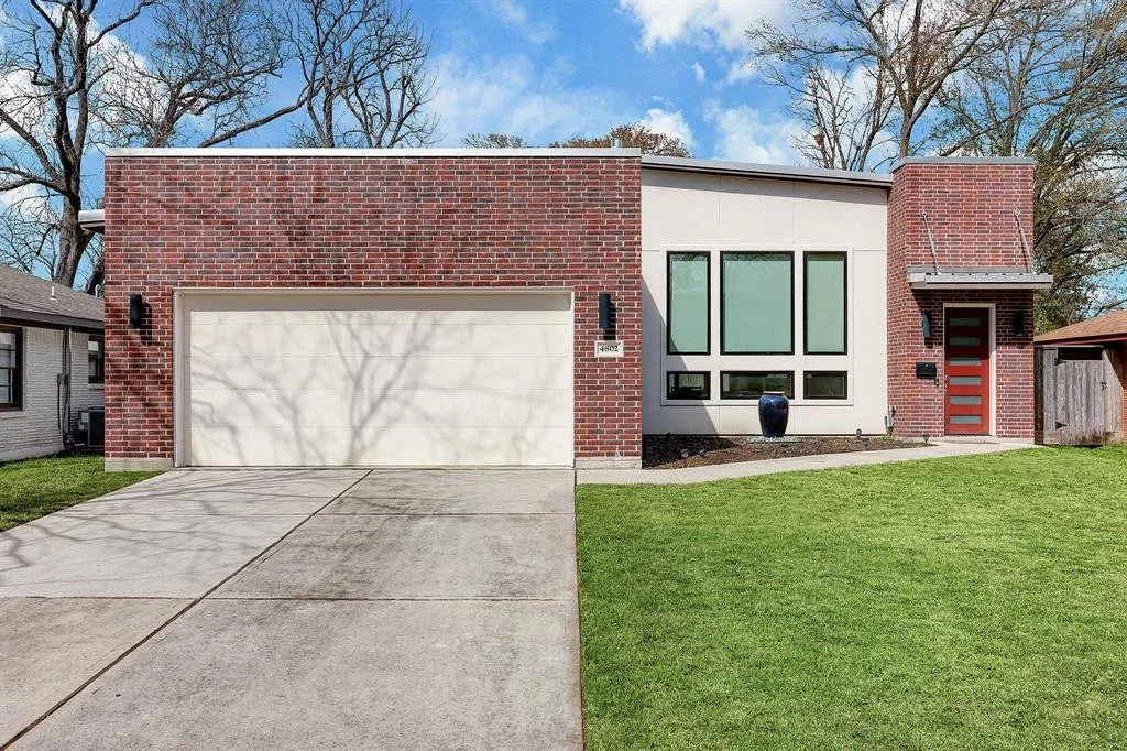 4802 Viking Dr
Listed For: $3,500