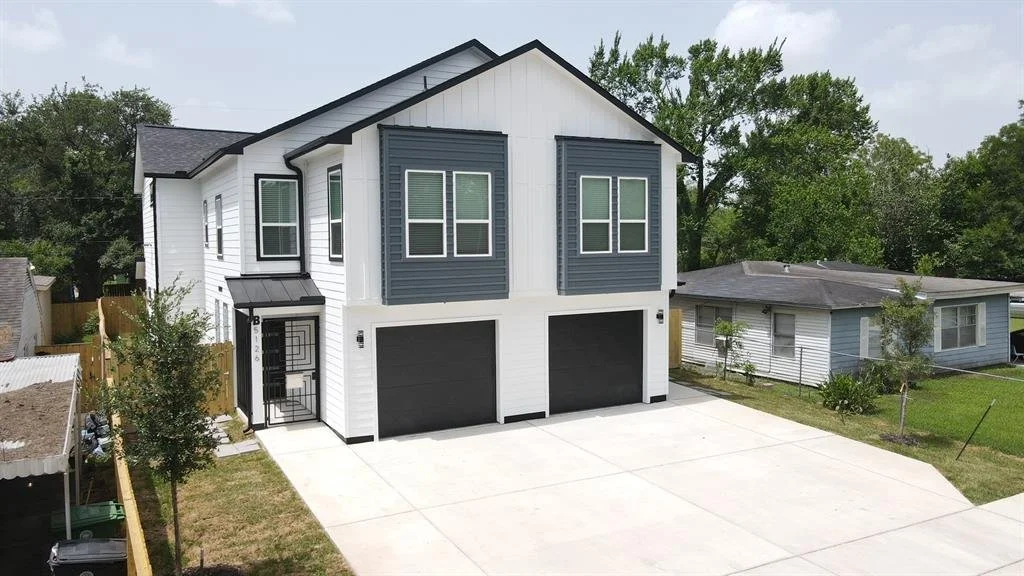 5126 Lyndhurst Dr
Listed For: $565,000