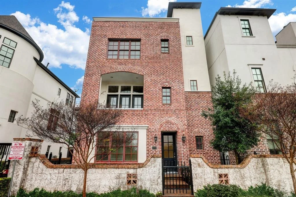 2714 Arabelle St
Listed For: $649,000