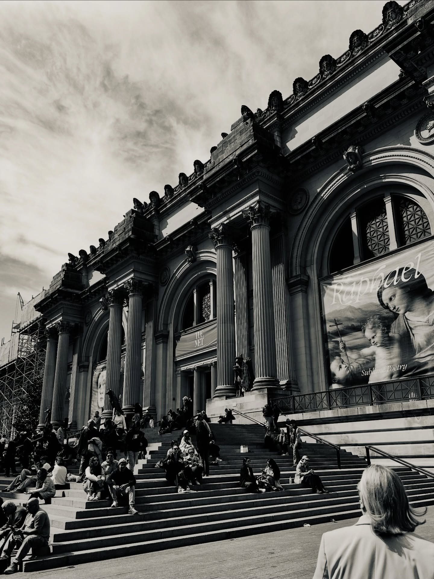 i walk through ancient 
colors of
expression
i hear their music
the thump beat
exclamation of
expression
i have my own growing
giving
joining this lineage of 
inner meeting outer
meeting the new spring
singing to her
joy 

- @noahrseltzer