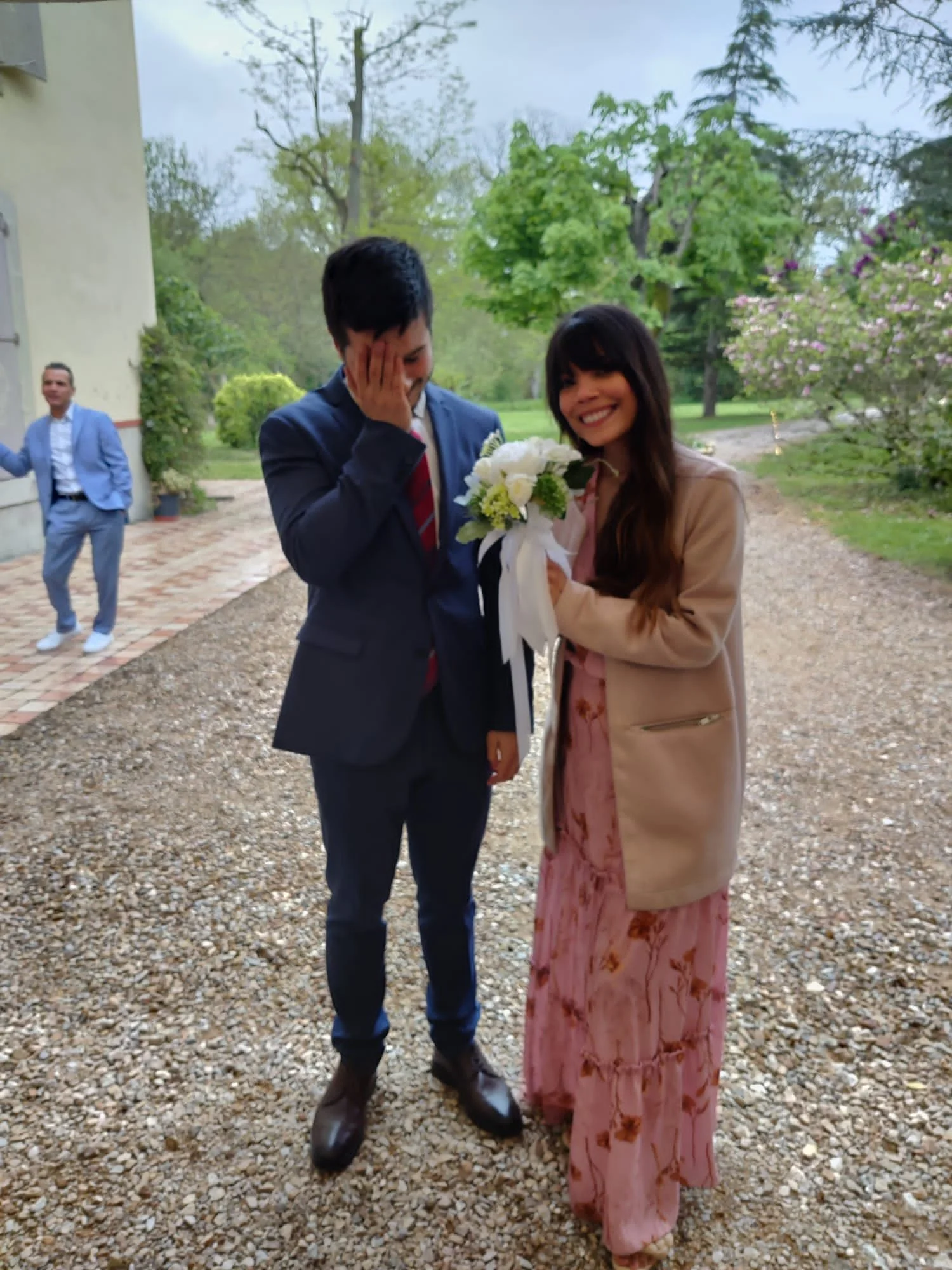 In our one year anniversary, we attended my cousin Marlon's wedding and I got the bucket. António was the most excited of all!