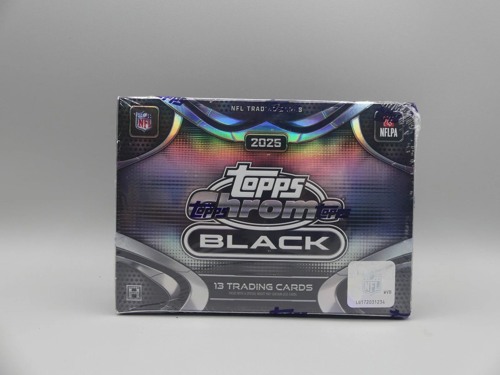 2025 Topps Chrome Black NFL Football Hobby Box