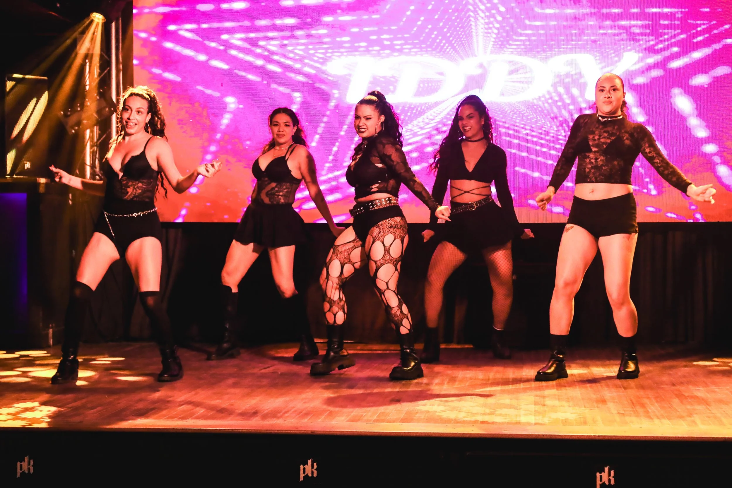 redroomdanceAH4I8783.jpg