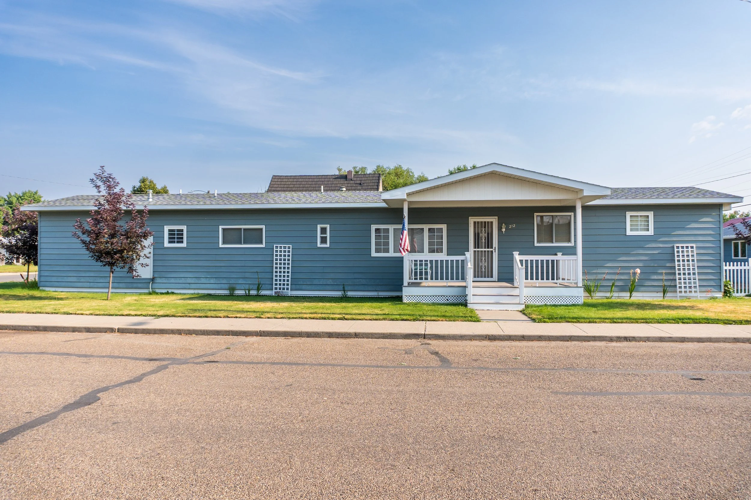 212 10th St W | Chinook, MT | $155,000