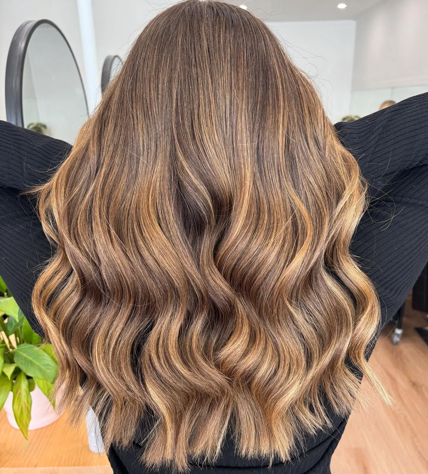 Sun-kissed ☀️ 

@hj.hairartistry 

#frankstonsouth 
#hairsalonfrankston 
#brondebalayage 
#melbournehairsalon
