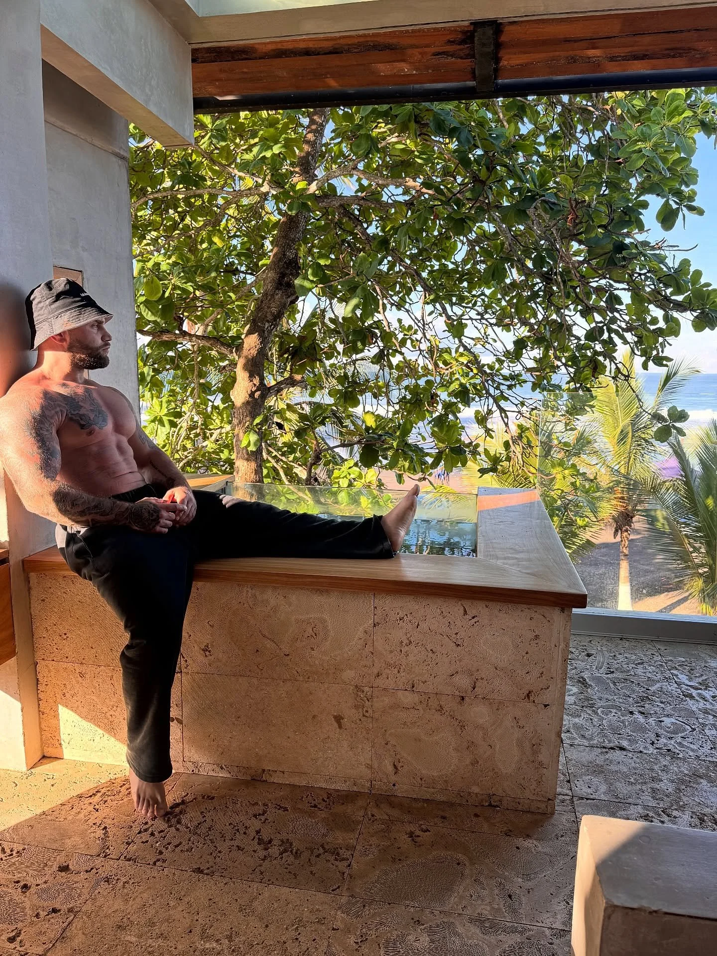 Presence is a privilege.

If your mind is always elsewhere, you&rsquo;re not really experiencing anything&hellip; nothing is real.

Abril fue orto nivel. 📈 🙏
