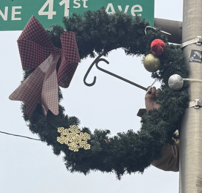 Holiday Wreaths Appear on NE Sandy