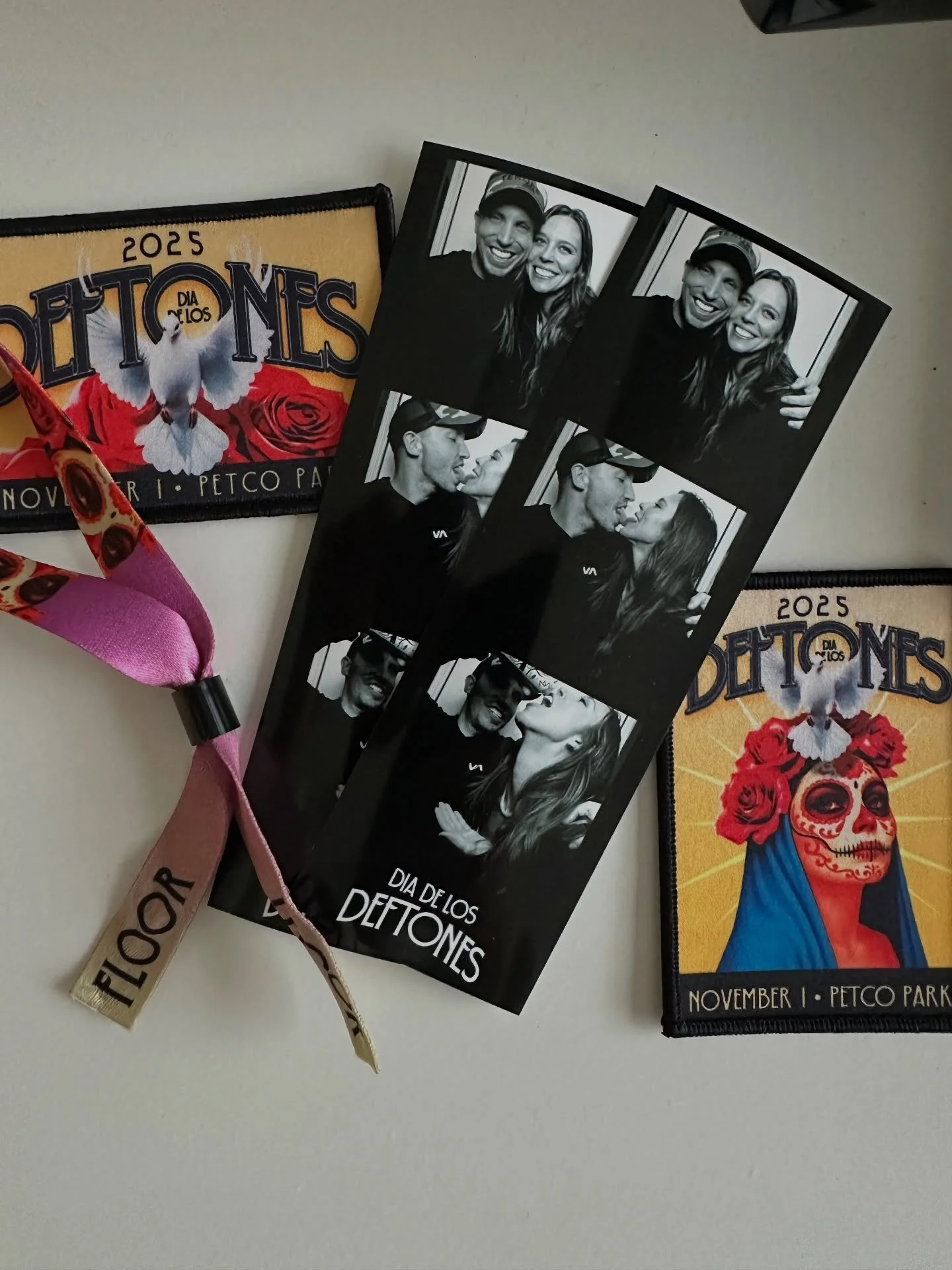 First Dia de los @deftones festival was incrediblllllle

We&rsquo;ve seen them 3 times this year and they never miss😅

Such a fun trip to see family and one of our favorite bands @petetaylor 🌹🐍🤘

#deftones #diadelosdeftones #concert #lotaylorfitn