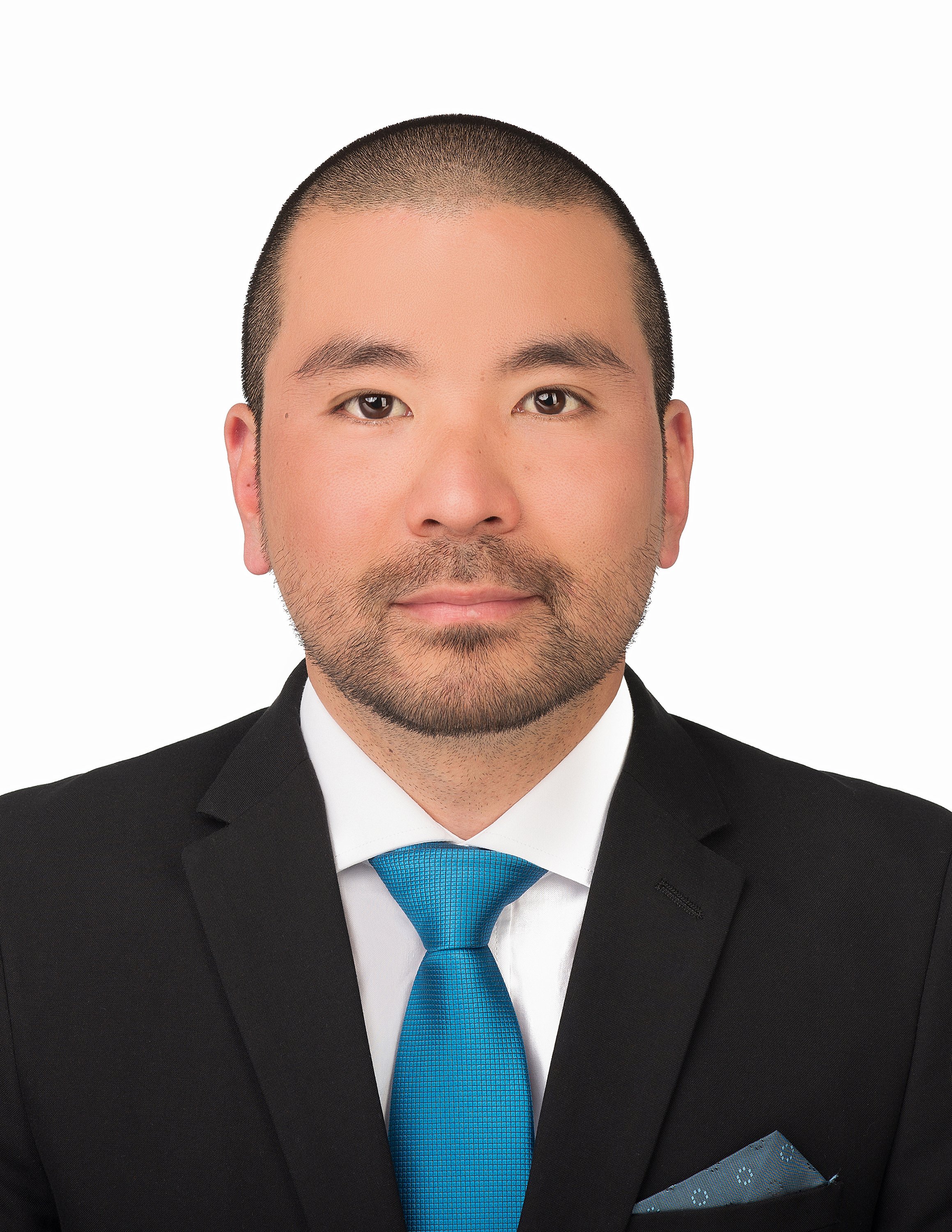 Fotografía oficial para grados y títulos SUNEDU y visas en Lima - Servicio profesional de Roxana Casas