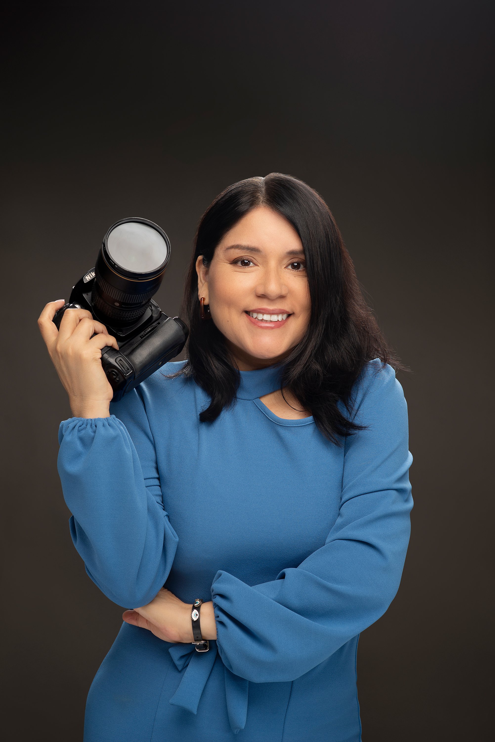 Sesión de retratos profesionales en Lima con dirección experta frente a cámara por Roxana Casas.