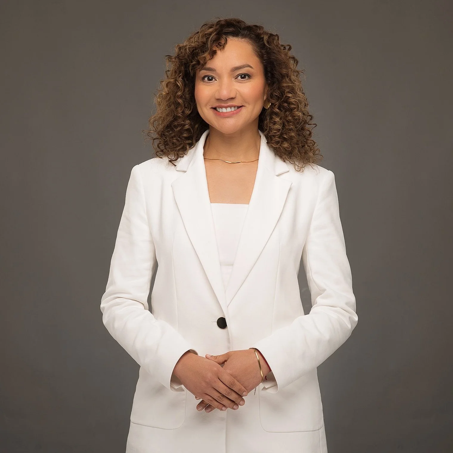 mujer-foto-linkedin-premium.jpg