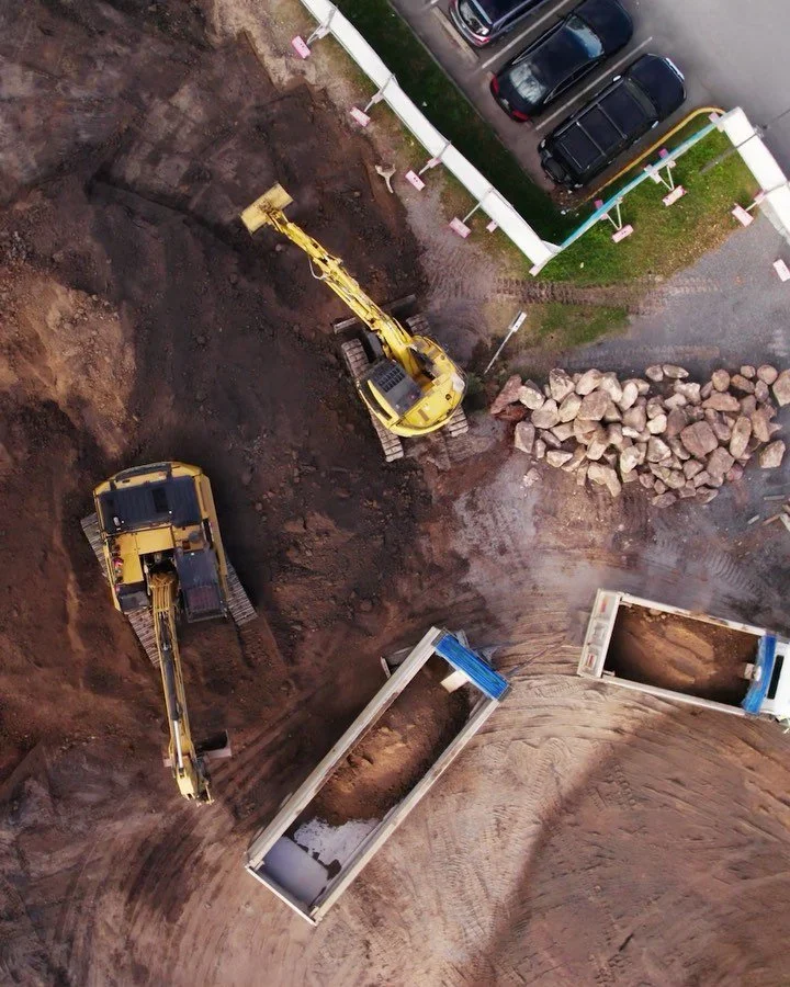 Early works + Bulk excavation underway at Redlands Hospital
.
.
.
.
.
.
.
.
#bulkexcavation #civil #civilconstruction #civilworks #diggers #drone #droneaustralia #droneoftheday #construction #constructionsite #trucks #trucksofinstagram #diggers #digg