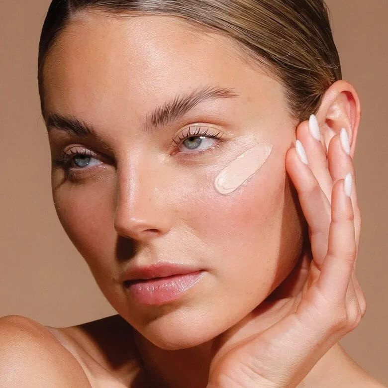 airyday-mineral-mousse-spf50-application.jpg