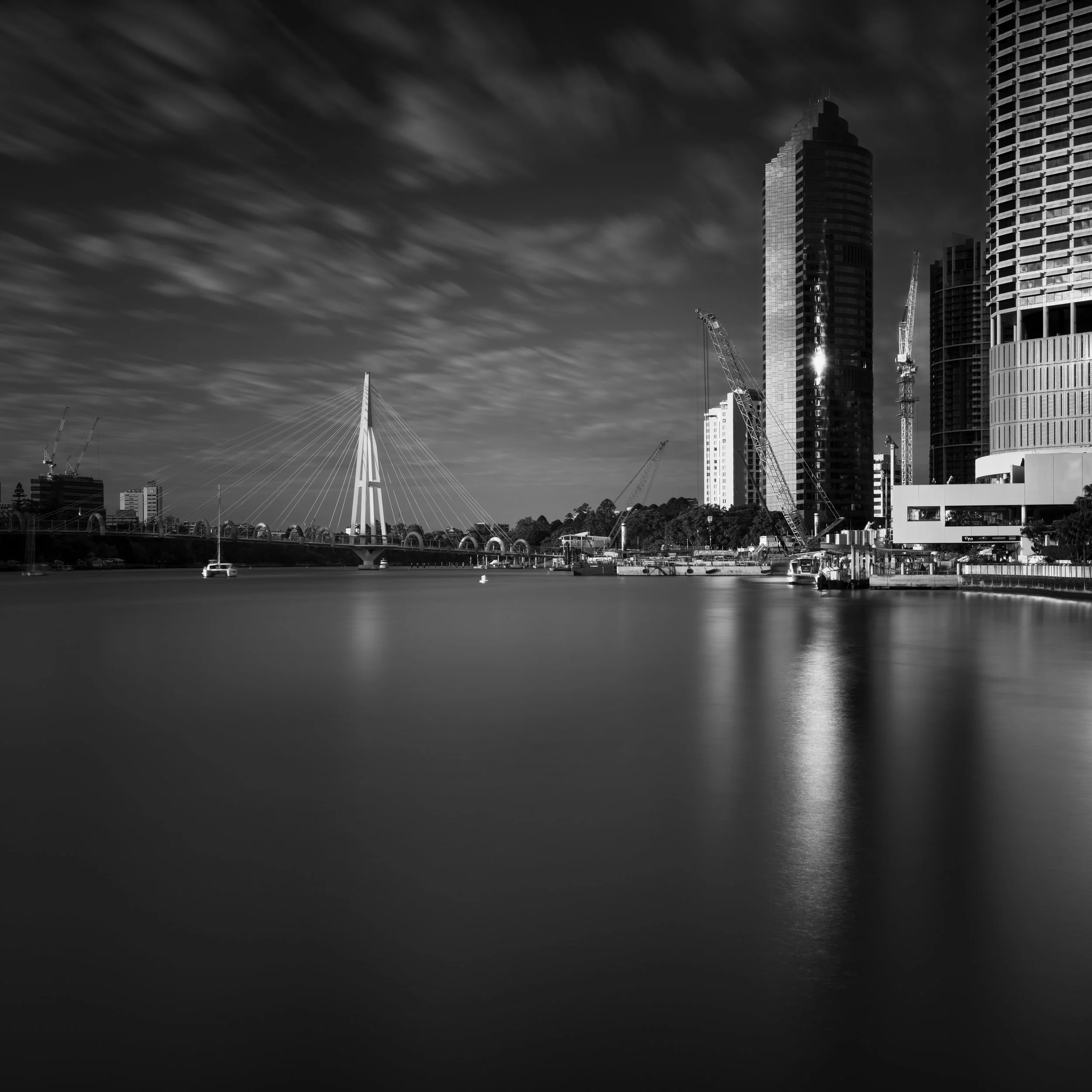 Black and white photo of Kangaroo Point Bridge