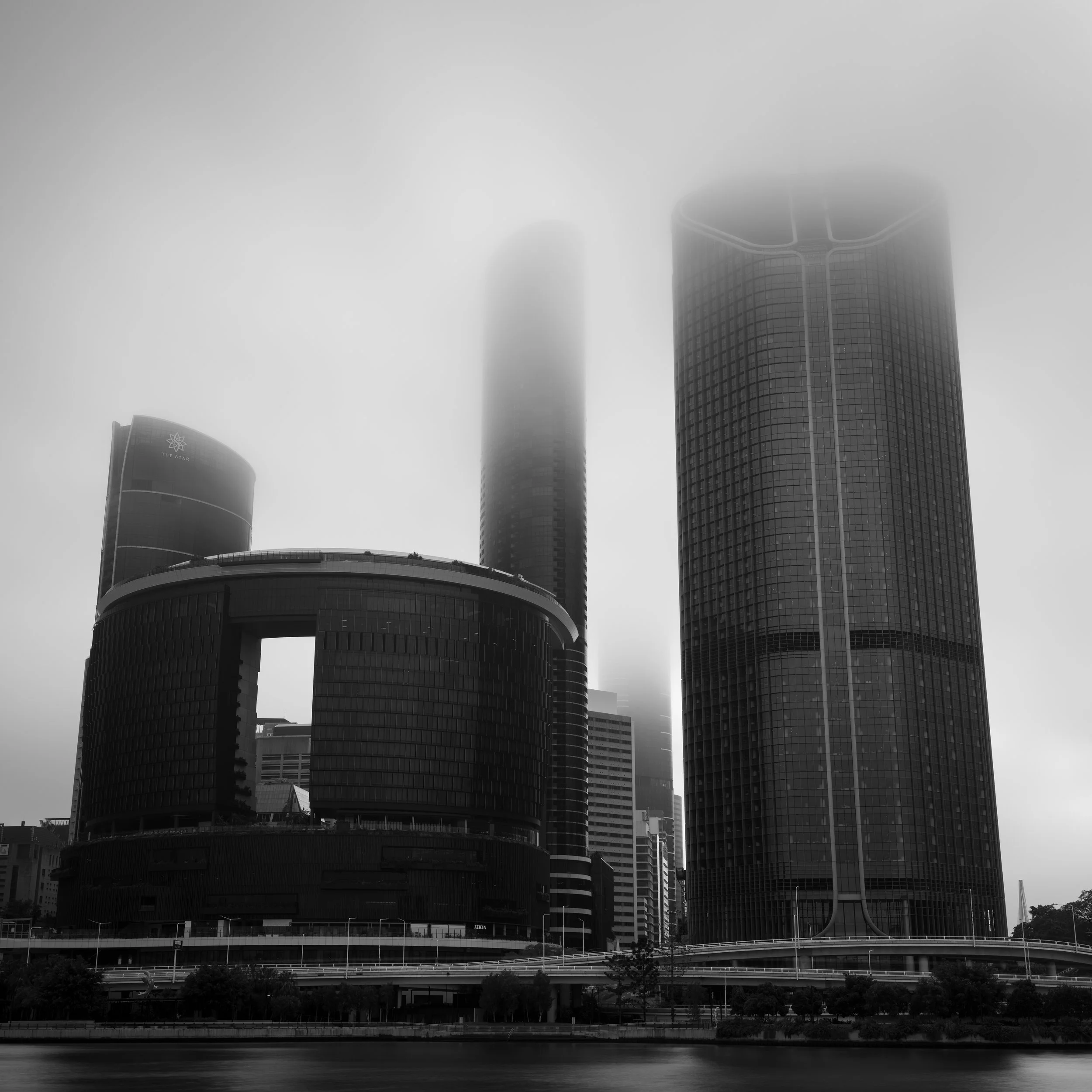 Black and white photo of Brisbane's cityscape in fog