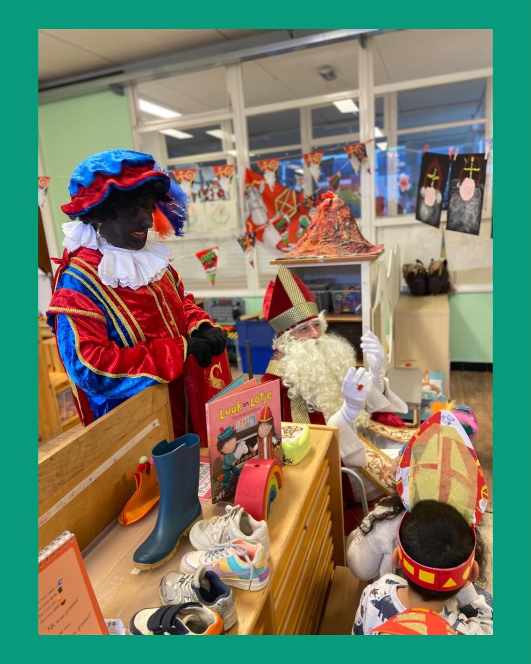 Hoor wie klopt daar kinderen&hellip; 🎶
Hoog bezoek vandaag op school! 🍊🍪❤️