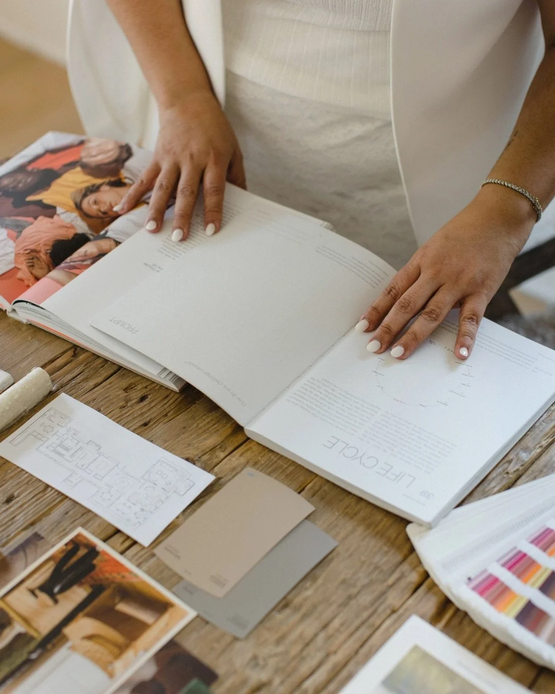 Our approach to full-service interior design is rooted in presence, intuition, and deep listening.
 We study the energy of your space, the stories you carry, and the way your life moves, then we design a home that meets you there. Soft, intentional, 