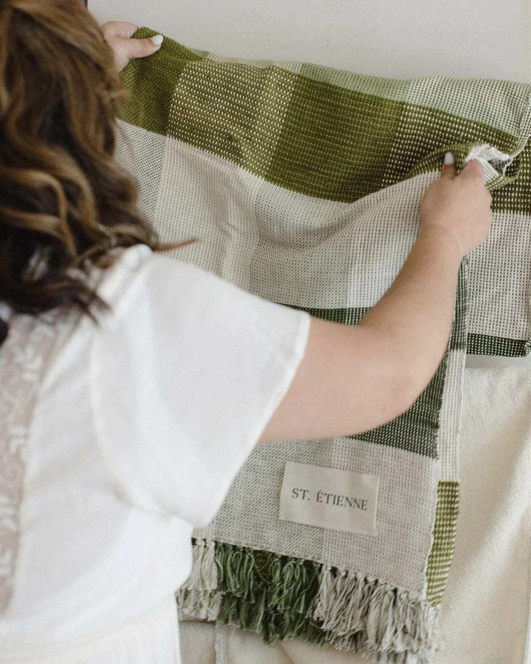 A piece of heritage. 
A reminder that what we wrap ourselves in during the holidays can hold meaning, memory, and story.

🤍 This holiday season, gift a throw that softens winter evenings, accompanies rituals, and becomes part of the home&rsquo;s qui