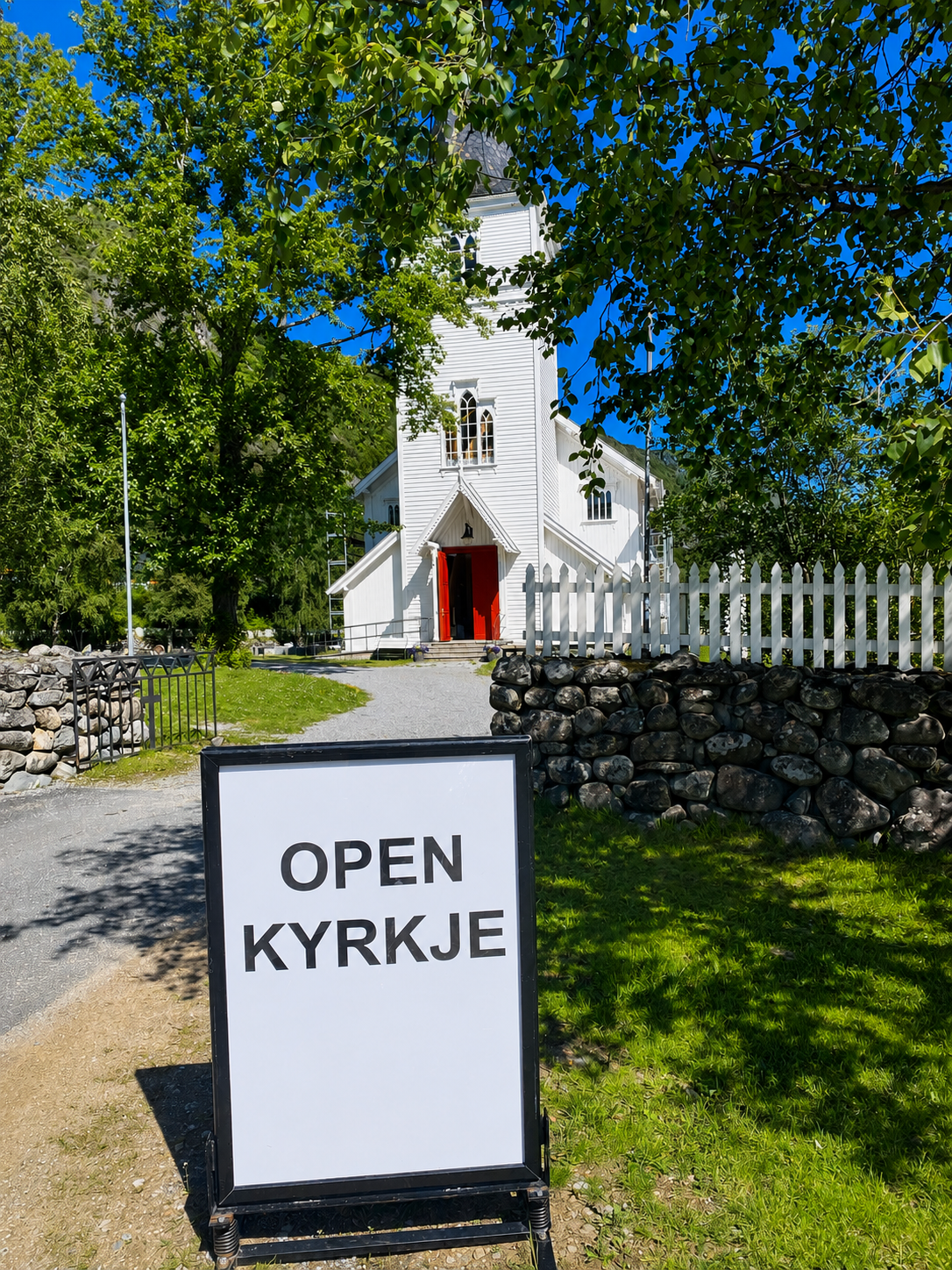 Åpen kyrkje
