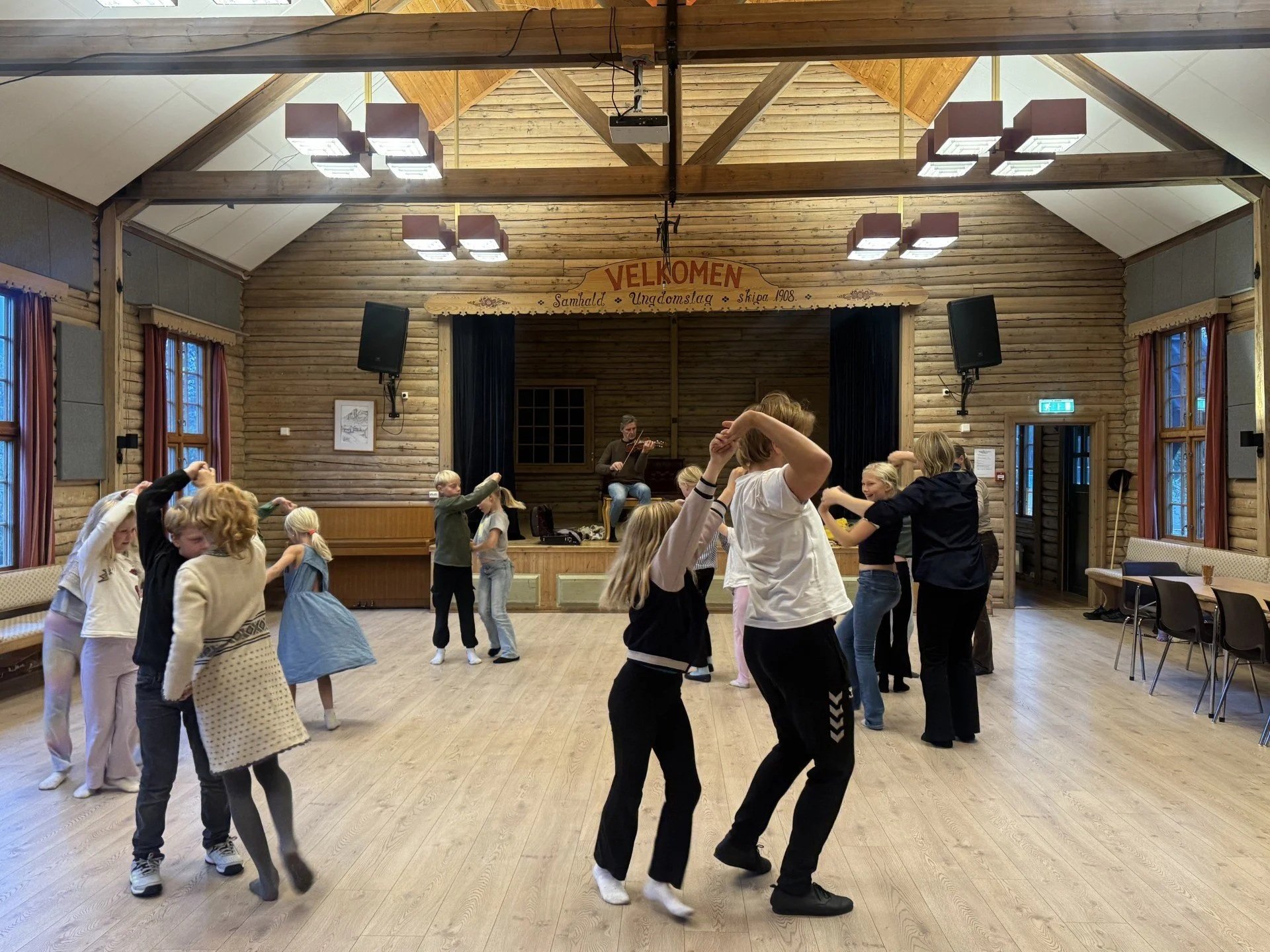 Folkedanskveld for barn og unge