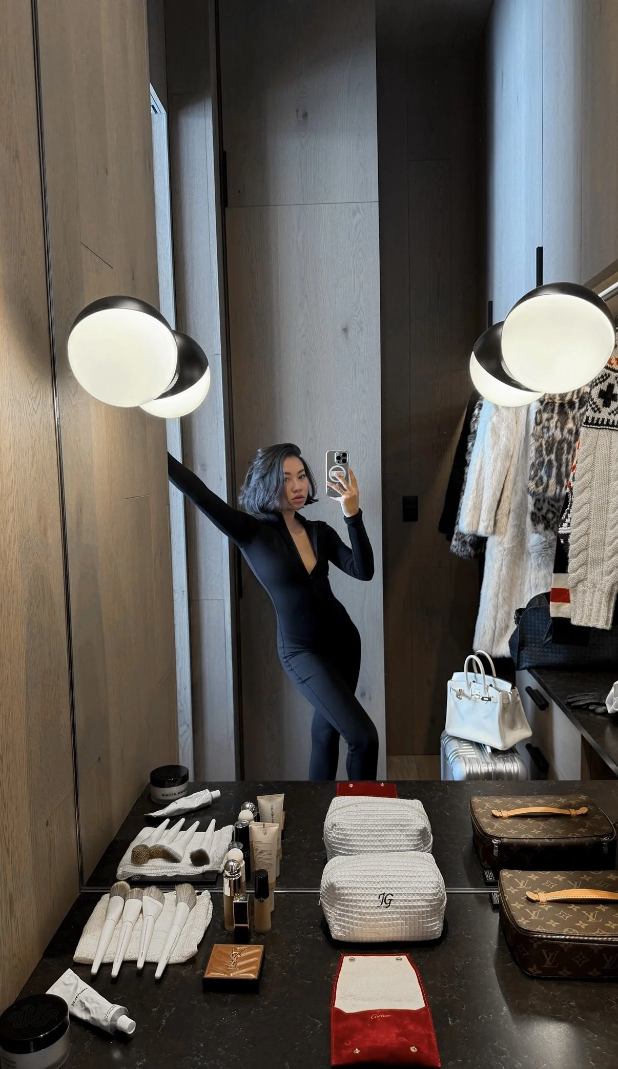 Thegreylayers IG corniche hirafu chalet wardrobe.jpg