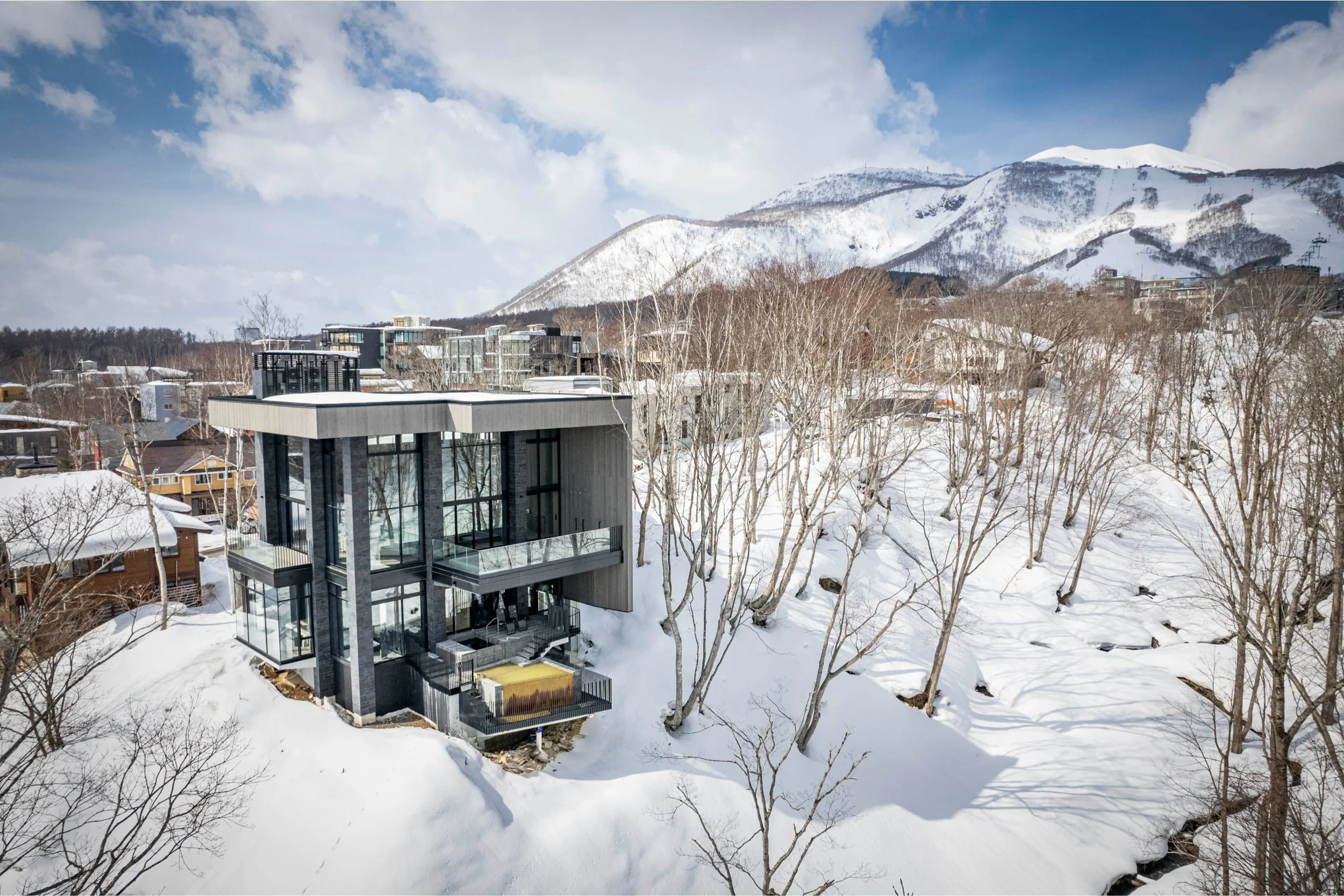 Corniche Hirafu Luxury Chalet in Niseko, Mountain Setting