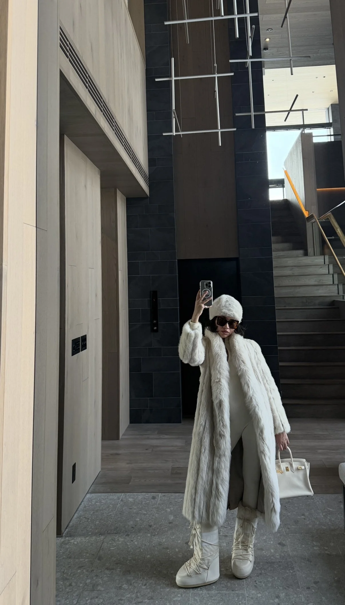 Thegreylayers IG corniche hirafu chalet entryway.jpg