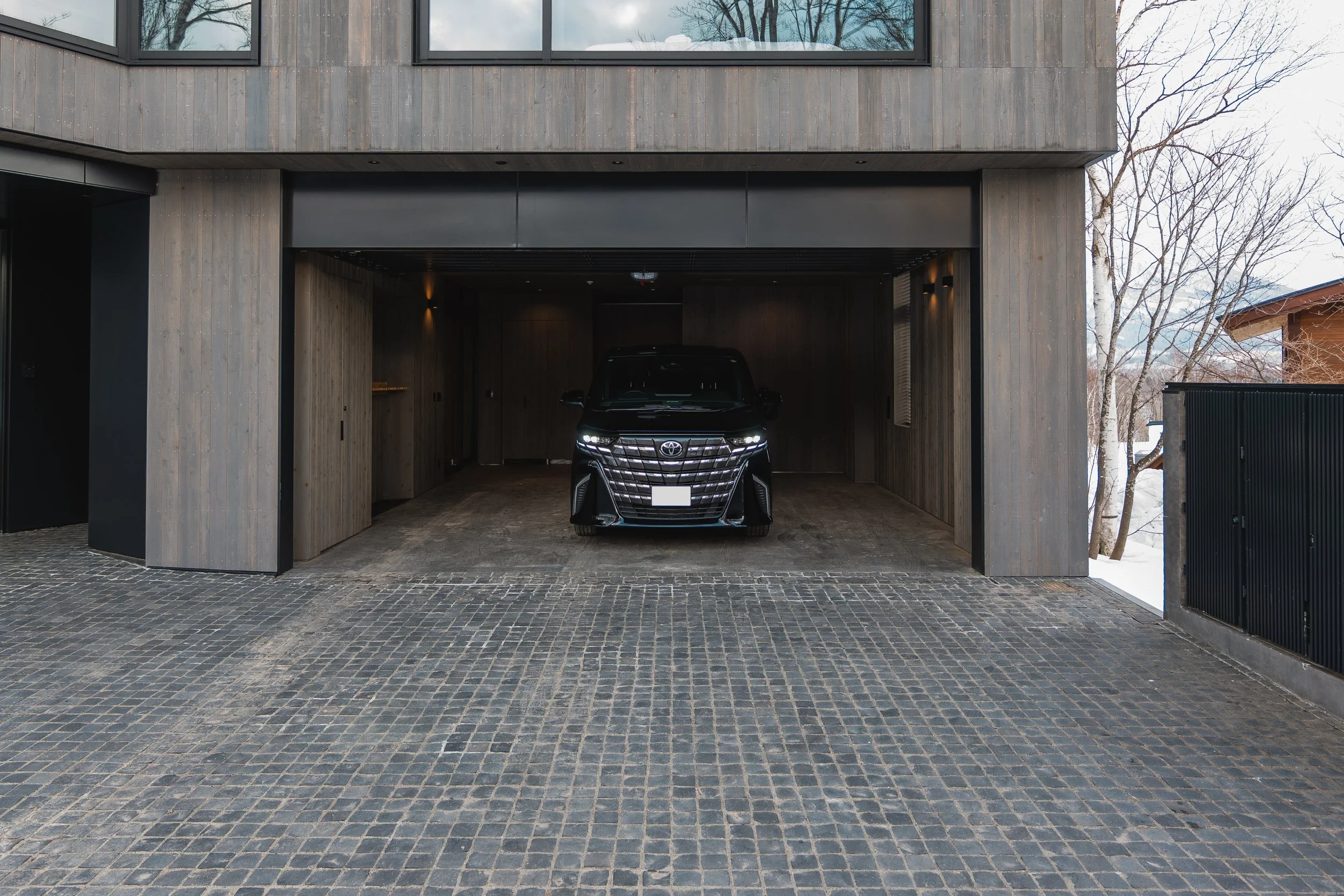 Corniche_Chalet_Niseko_32_Garage.jpg