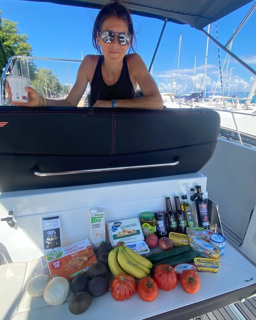 Cap pour 2/3 jours en bateau: quelques bo&icirc;tes, du chocolat noir, des fruits, 2 paddles et Ben. Pas d&rsquo;enfants, pas d&rsquo;horaires&hellip;&hellip;..😜🌊🛶🍫