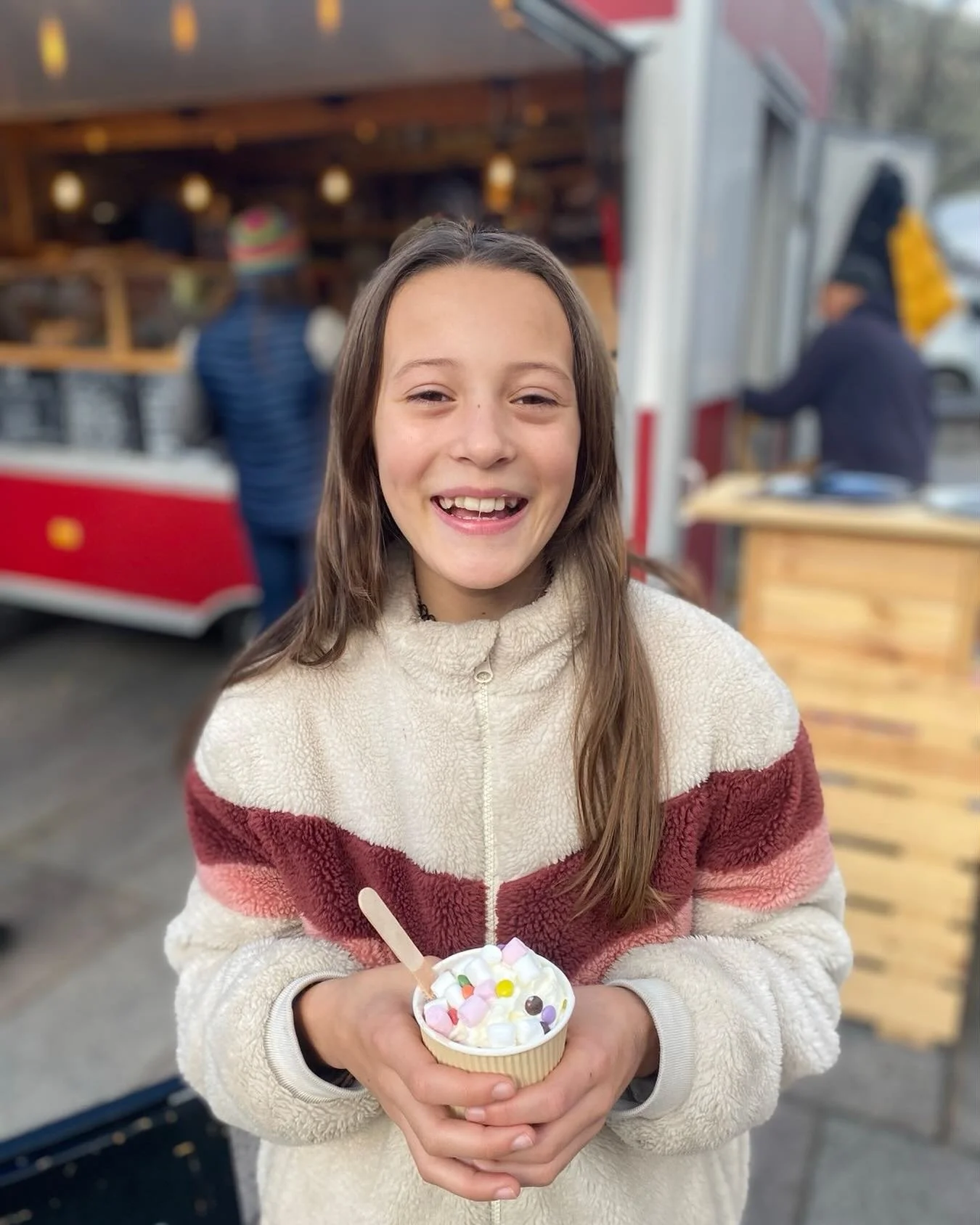 ☕️ le bonheur d&rsquo;un petit chocolat chaud &agrave; la chantilly et aux chamallows de chez Red Bread!! ❤️❤️ merci Louise et Alex #redbreadchamonix #redbreadbelgrade