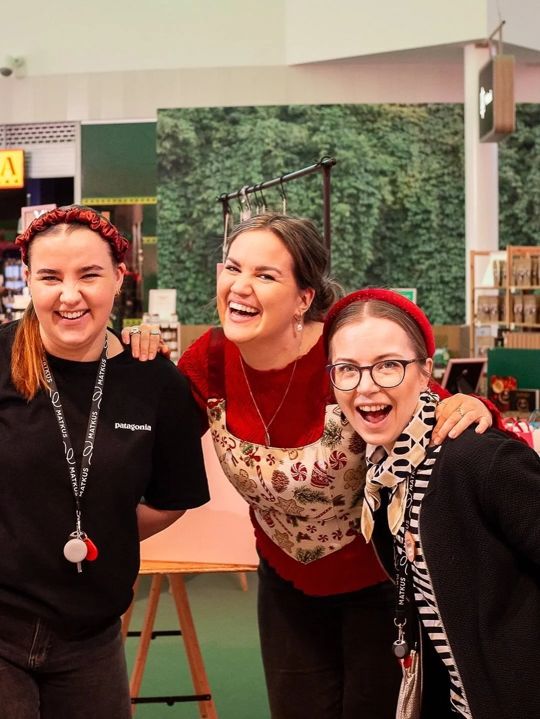 Huomenna 28.11. vietet&auml;&auml;n meid&auml;n omaksi perinteeksi muodostunutta Iloista perjantaita, ja lahjoitamme kaikkien Joulukauppojen p&auml;iv&auml;n myynnist&auml; 10 % Mieli ry:lle💚

Me ei olla koskaan haluttu hyp&auml;t&auml; mukaan Black