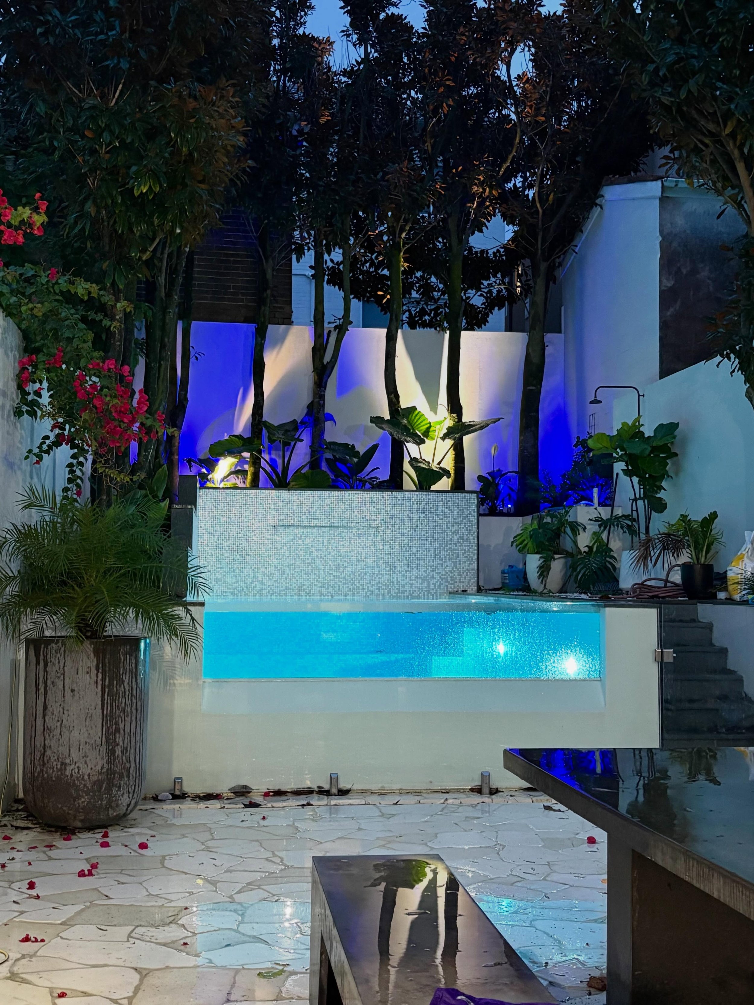 Pool and garden lighting we completed on a recent Tamarama project. The right lighting design turns a space you only use in daylight into one you&rsquo;ll want to sit in all evening. ✨

Looking for landscape or pool lighting in the Eastern Suburbs? G